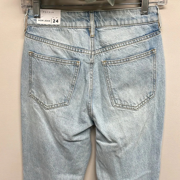 NWT PacSun Mom Jeans High Rise Elvira Light Wash Distressed Destroyed 24 - Picture 5 of 16